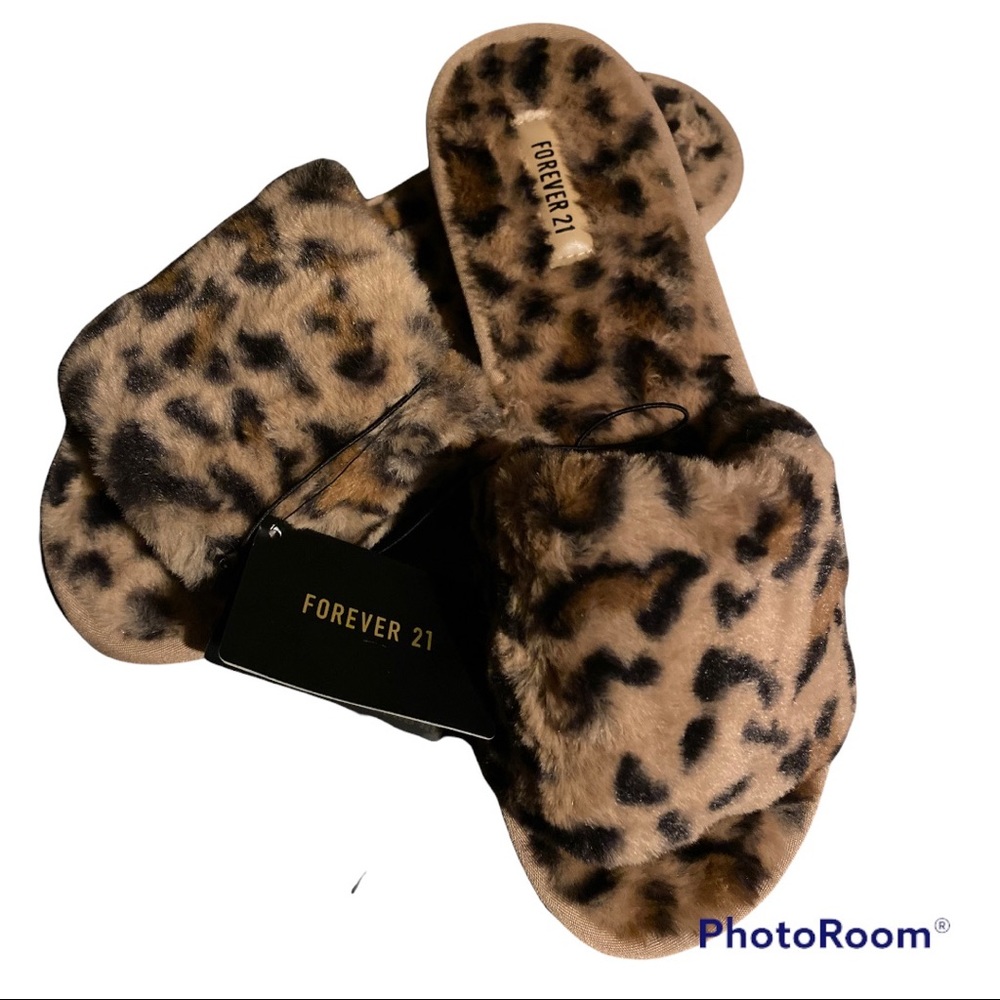 NWT Forever 21 leopard print  faux fur slippers - Picture 5 of 5